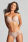 Cari Brief in Champagne
