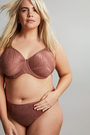 Illuminate Underwire Moulded Non-padded Bra in Burlwood