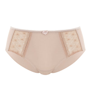 Cari Brief in Champagne