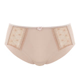 Cari Brief in Champagne